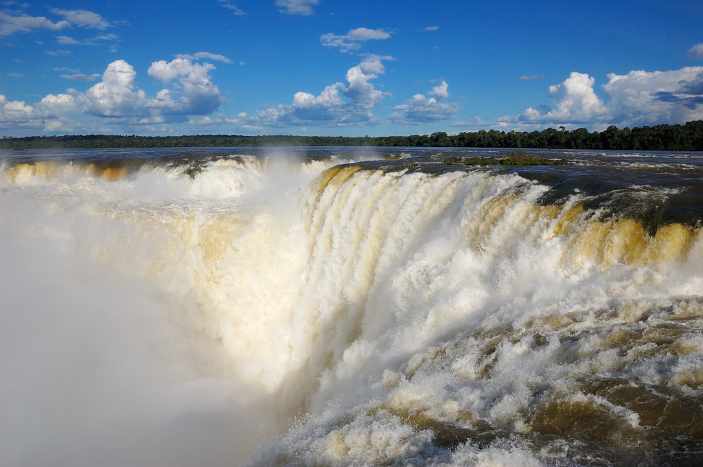Водопады Игуасу, самбодром и полет на Амазонку