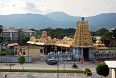 Индуистский храм рядом с вокзалом