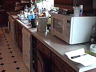 Тоже кухня, видны стиральная, сушильная и посудомоечная машины