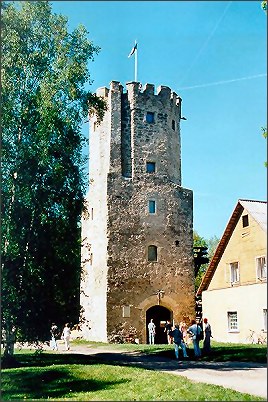 http://travel.aviastar.org/estonia/foto/porkuni_castle.jpg