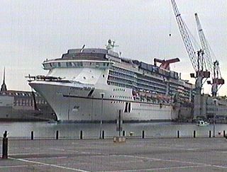 Carnival Pride - строящийся лайнер в порту Хельсинки