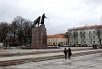 Памятник Великому Князю Гедиминасу на Кафедральной площади. Позади идет восстановление королевского дворца