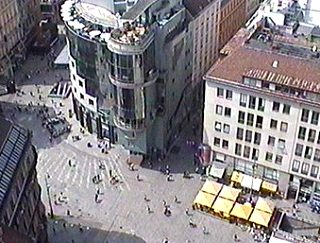 Вид на площадь со шпиля Штефансдом