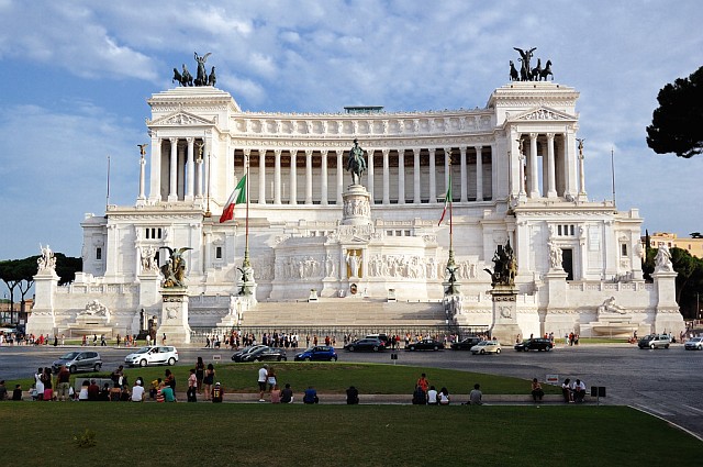 Монумент Виктору Иммануилу II - первому королю объединенной Италии