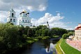 Набережная Псковы напротив Кремля. Троицкий собор и Средняя башня