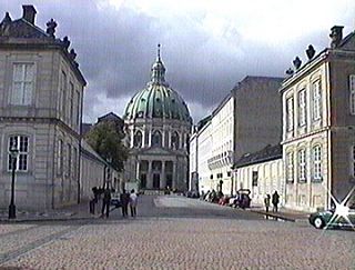 Главный собор Копенгагена - вид от Амалиенборга