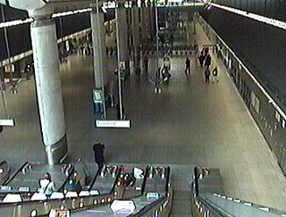 Станция метро Canary Wharf изнутри