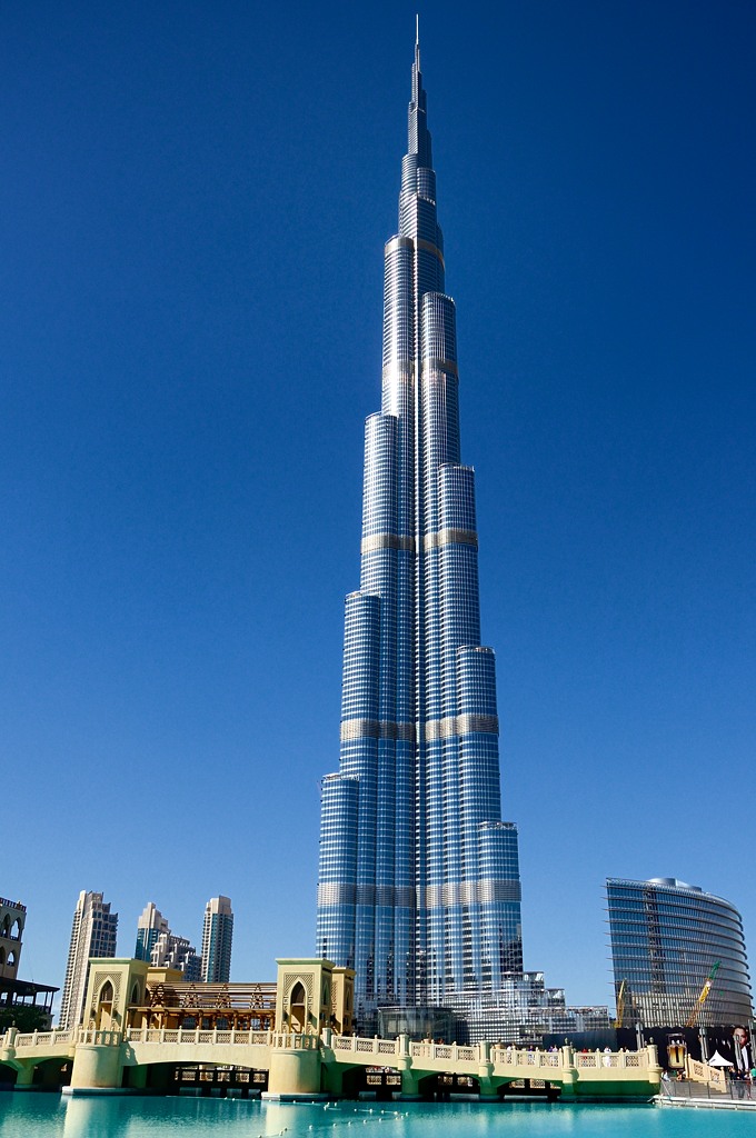 Башня бурдж халифа этажей. ОАЭ Дубай Бурдж-Халифа. Небоскрёб Бурдж-Халифа в Дубае. Небоскреб Бурдж-Халифа (ОАЭ, Дубай). Буш Халиф.