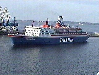 В Таллинском порту - паром "Vana Tallinn"