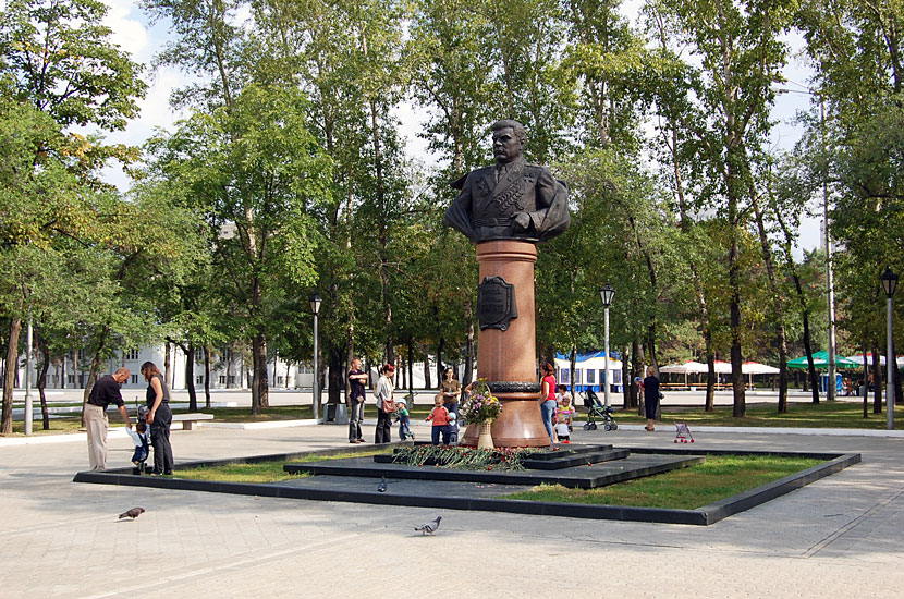 Памятник маршалу Малиновскому, командовавшему, в числе прочего, Забайкальским фронтом в войне против Японии