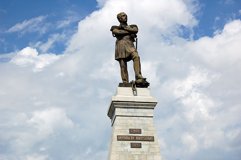 Памятник Муравьеву-Амурскому, крупный план