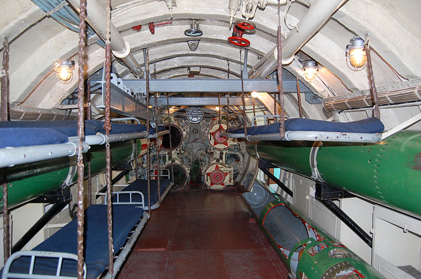 Интерьер подводной лодки С-56. Носовой (торпедный) отсек